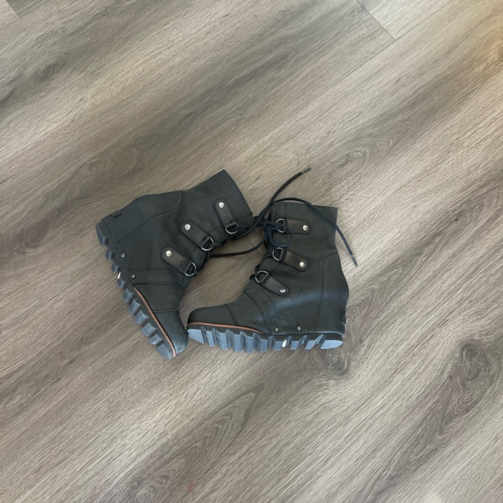 Sorel Joan of Artic Leather Wedge Weatherproof Boots in Black - Picture 4 of 9